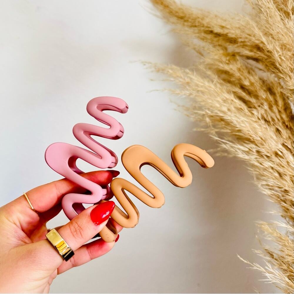 2 NEW ANTHROPOLOGIE Pink Beige Wave Squiggle Matte Plastic Hair Claw Clip Set